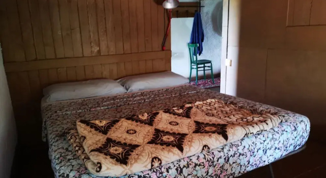 1st Private Room in the Attic With Shared Bathroom use, Book Hotel Hoteller i Oliena med parkering, Parkering