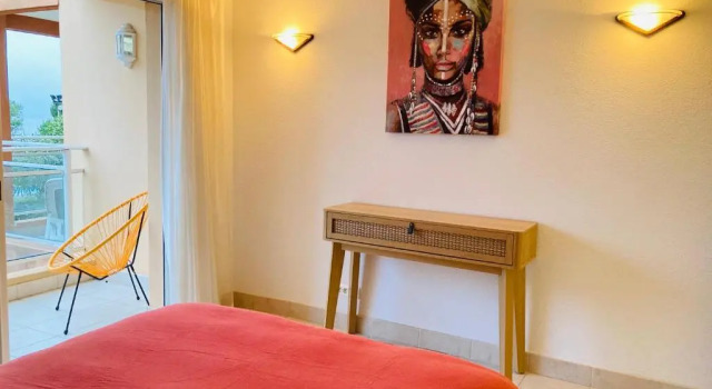 Апартаменты Appartement VAIANA avec piscine en bord de mer