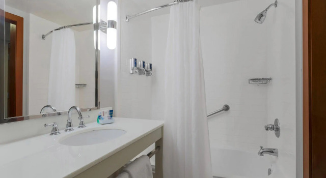 Четырёхместный номер Standard Four Points by Sheraton, Ontario-Rancho Cucamonga