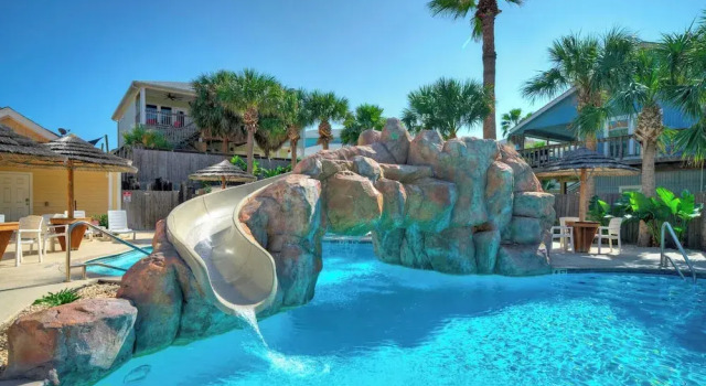 Коттедж с 3 комнатами с балконом Walk to Beach Shared Pool Access, Golf Cart Zone Carpe Beach Bum by Avantstay