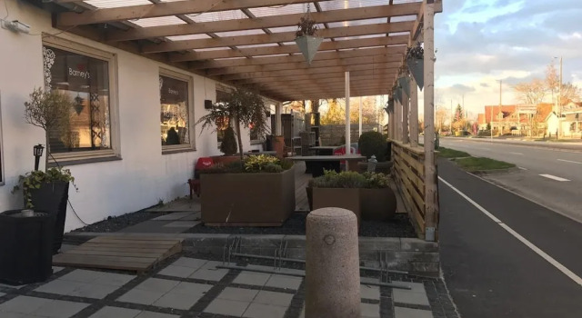 Barneys, Rezervasyon Otel Hundige 