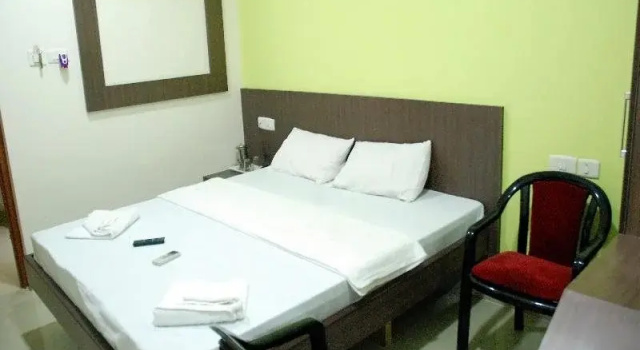 Hotel Pon Amutha