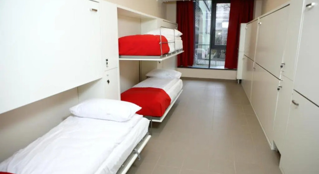 Кровать в общем номере City Express Hostel