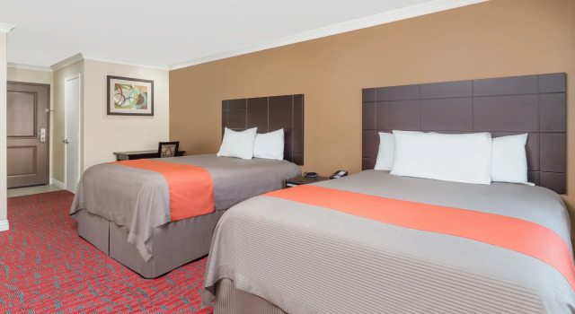 Diamond Bell Inn & Suites