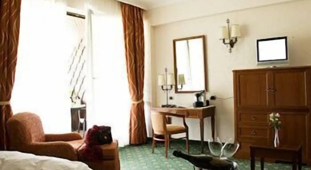 Двухместный номер Executive с балконом и с видом на горы Lux Garden Hotel