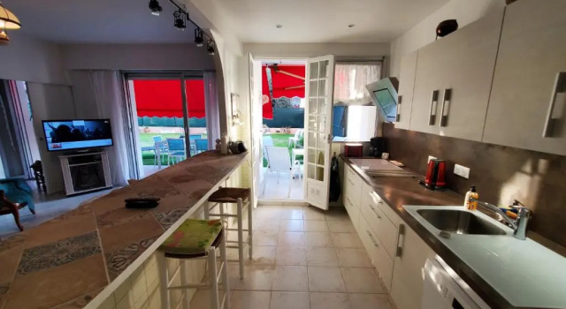 Superbe Rez de Jardin Dans Residence Au Calme, Забронировать Апартаменты/квартира Отели Ниццы с парковкой, Парковка