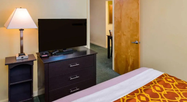 Люкс Deluxe Rodeway Inn Orleans - Cape Cod