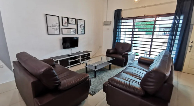 The Woodz Homestay - 2 Storey House