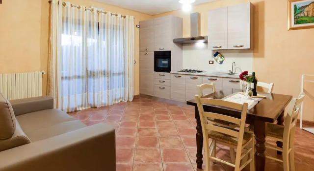 Beautiful chalet with Swimming Pool in Lombardy, Buchen Sie Chalet Marone Iseosee