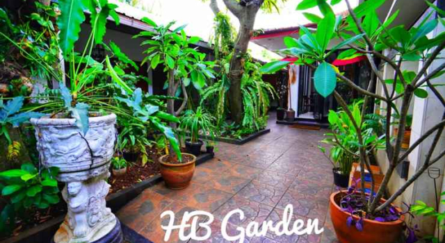 Hester Basoeki ( HB ) Garden Guest House, Забронировать Гостевой дом Гостевые дома Джаандак, Гостевой дом