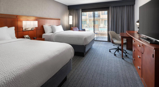 Четырёхместный номер Standard с балконом Courtyard Los Angeles Torrance/Palos Verdes