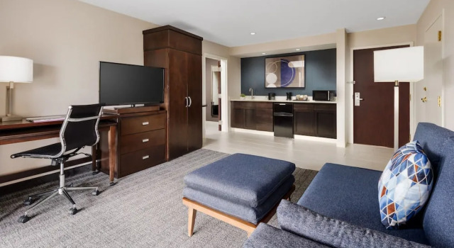Люкс Courtyard by Marriott Manchester-Boston Regional Airport