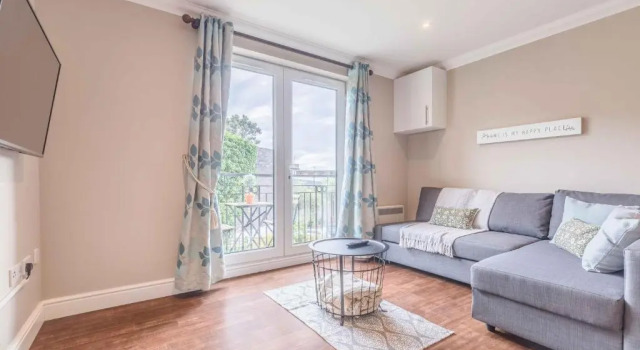 Modern apartment within short walk of The Castle, High Street and Long Walk - FREE PARKING, Varaa Huoneisto Asunnot kohteessa Merseyside, Huoneisto