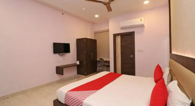 Anand Luxury Villa By OYO Rooms, Забронировать Вилла Коттеджи Гомти Нагара, Коттедж