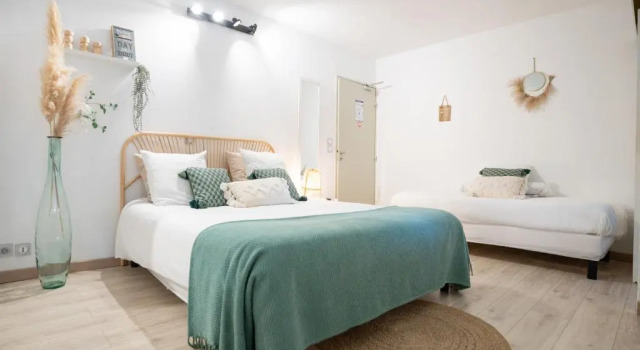 Люкс Logis Hôtel La Fenière