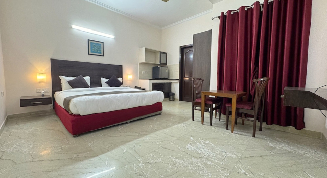 Номер Premium HOTEL JASHN INN Near Apollo Hospital