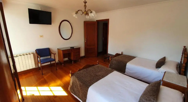 Hostal Giadás, Забронировать Отель Отели Сантьяго-де-Компостелы с парковкой, рядом с Estatua de Afonso II, Парковка