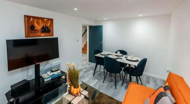 Sale 2-bedroom Apt - Sleeps 5 - Free Parking, Забронировать Отель Отели Англии 3 звезды, 3*