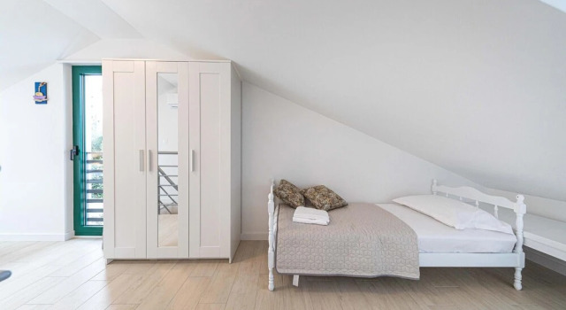 Amazing Home in Okrug Gornji With 2 Bedrooms and Wifi