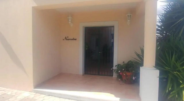 5 Bedroom Villa Pool and Garden, Book Villa Sommerhuse i Huelva, Hytte