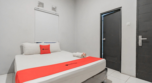 RedDoorz near Exit Toll Pasteur 4, Book Hotel Sukajadi 