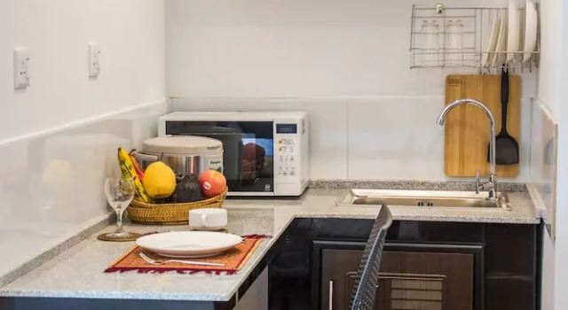 Двухместная студия с балконом и с видом на сад Woodside Inn & Serviced Apartments