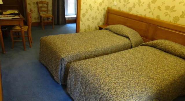 Семейный номер Standard Logis Hotel de La Cloche