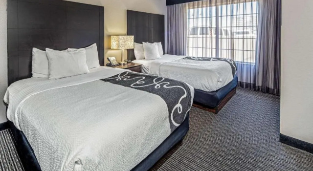 Шестиместный люкс La Quinta by Wyndham Anaheim