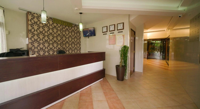 Apart Hotel Flora Residence Daisy, Buchen Sie Aparthotel Hotels in Borowez mit Pool, Schwimmbad