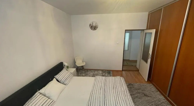 Beautiful 4 Bedroom House With a Relaxing Garden, Rezervasyon Tatil Evi Senec otoparklı oteller, Otopark
