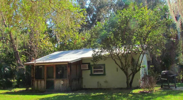 Коттедж Yearling Restaurant and Cabins