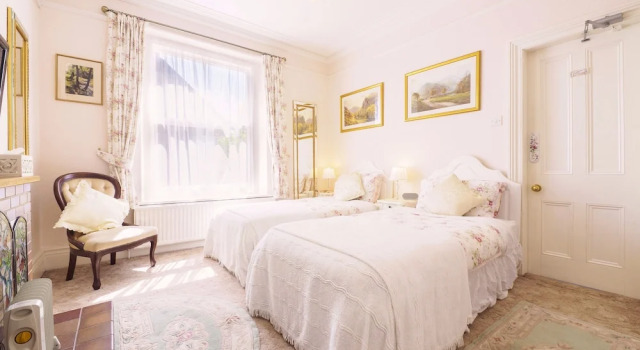 Braemar Guest House, Rezervați Pensiune Pensiuni în Merseyside, Pensiune