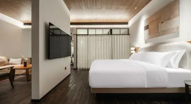 Люкс с балконом и с видом на реку SFEEL Designer Hotel (Chongqing Nanbin Road Xiahaoli Store)