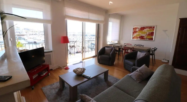 1 bedroom with direct view to the Old Port 267