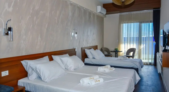 Трёхместный номер Standard с балконом и с видом на реку Hotel Story
