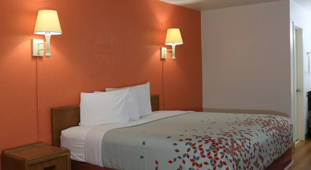 Четырёхместный номер Deluxe Heritage Inn & Suites