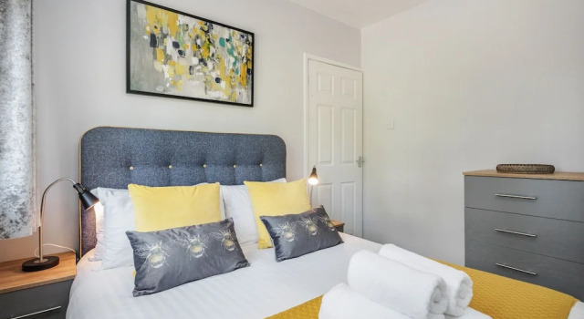 Ascot Pet Friendly 4 Bed House Parking, Book Feriehus Hoteller i Ascot med parkering, Parkering