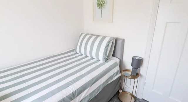 13 The Crescent, Забронировать Дом для отпуска Рос-он-Си Клоид
