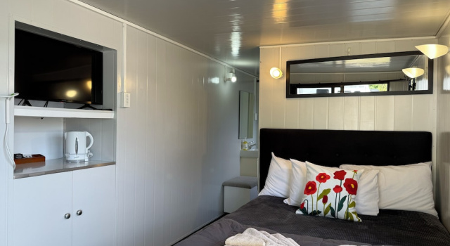 Двухместный номер Standard с балконом Pictons Waikawa Bay Holiday Park