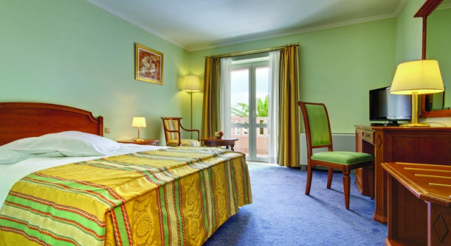 Двухместный номер Standard с балконом и с частичным видом на море Hotel Laurentum