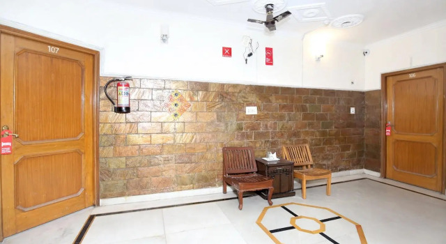 OYO 5637 Hotel Majestic, Забронировать Отель Чандигарх Chandigarh Region, рядом с Торговый центр Elante Mall