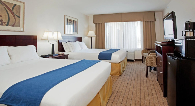 Четырёхместный номер Standard Holiday Inn Express & Suites Buffalo by IHG