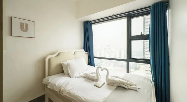 Номер Royal GemstoneBR in SMDC Fame Residences