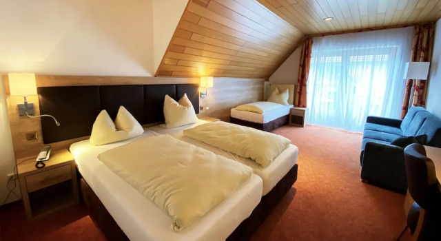 Трёхместный номер Standard с балконом Hotel Herbstein