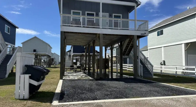 Cozy Seaside Cottage Escape