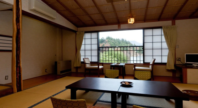 Gessen, Prenota Hotel Achi 