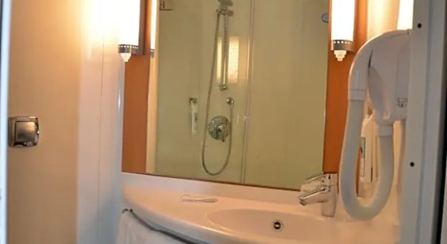 Трёхместный номер Standard ibis Issoire