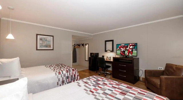 Четырёхместный номер Deluxe Red Roof Inn and Suites Herkimer