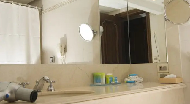Четырёхместный номер Standard с видом на залив Radisson Montevideo Victoria Plaza Hotel