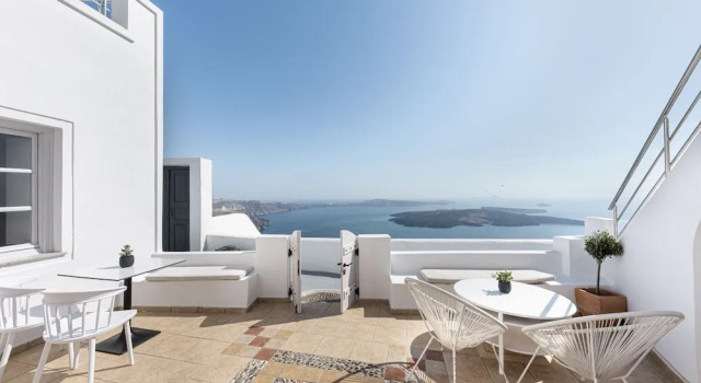 Люкс с балконом и с видом на море Calderas Hug & Panoramic Sea View Suites